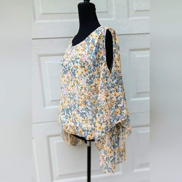 Cold-Shoulder Cape-Sleeve Top Size Large by Macy's Sam and Jess - Picture 8 of 12